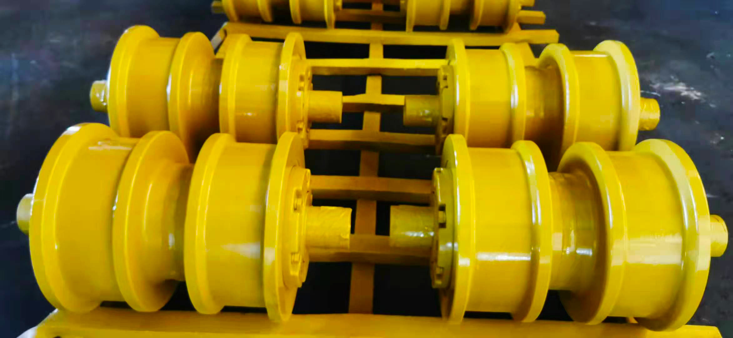 D10N track roller.jpg